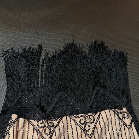 Flapper/cocktail dress with pink lining brand is pretty guide size large! - Picture 3 of 5